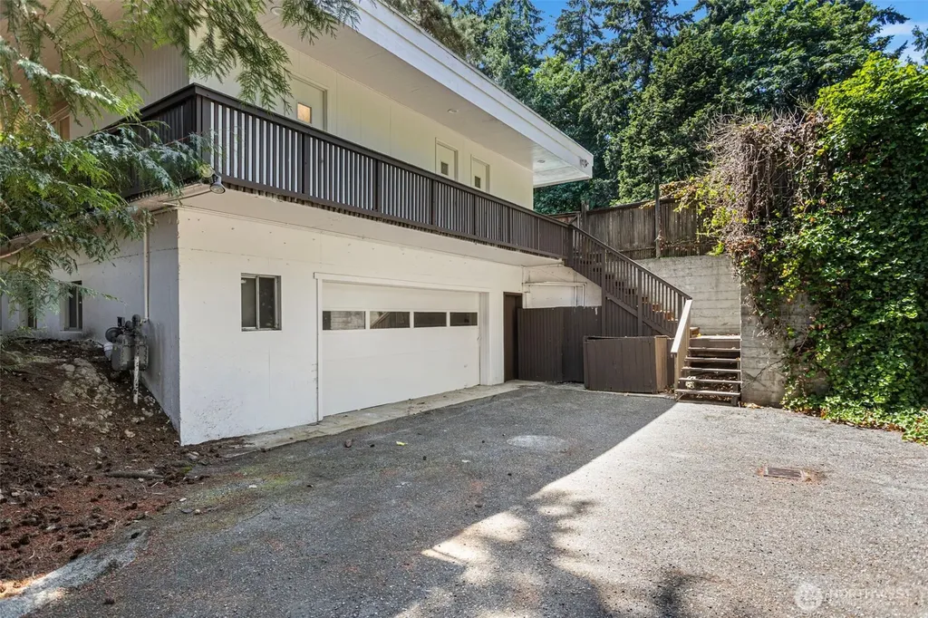 10260 Kaylen Place Bellevue WA 98004