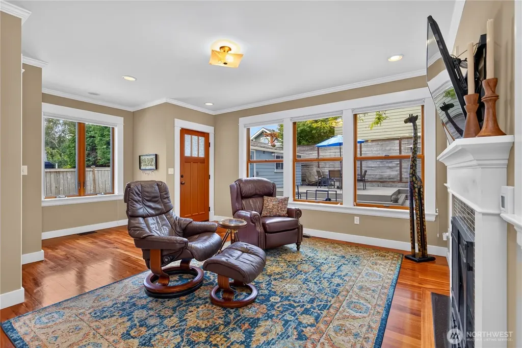 7337 Jones Avenue NW Seattle WA 98117