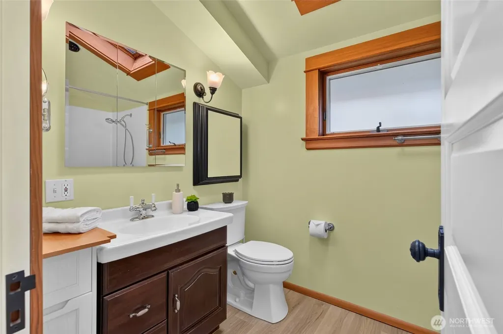 7337 Jones Avenue NW Seattle WA 98117