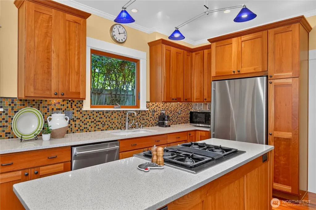 7337 Jones Avenue NW Seattle WA 98117