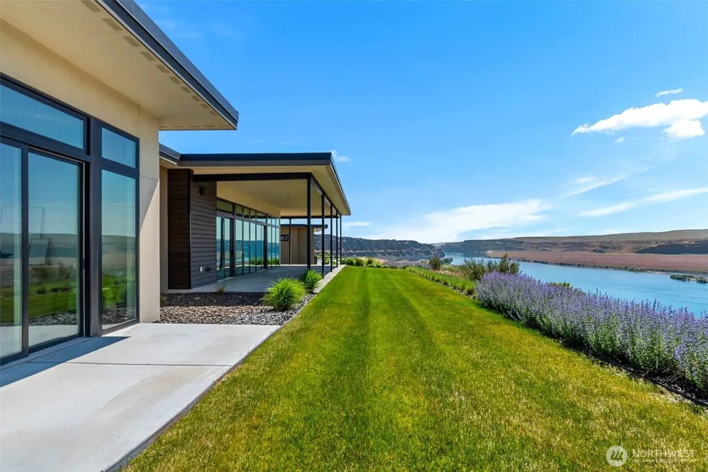 9665 Ridgeview Drive NW Quincy WA 98848