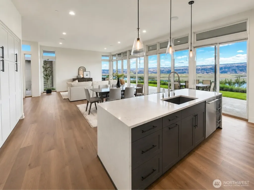 9665 Ridgeview Drive NW Quincy WA 98848