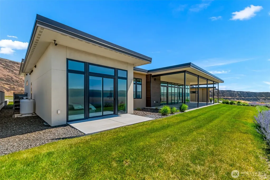 9665 Ridgeview Drive NW Quincy WA 98848