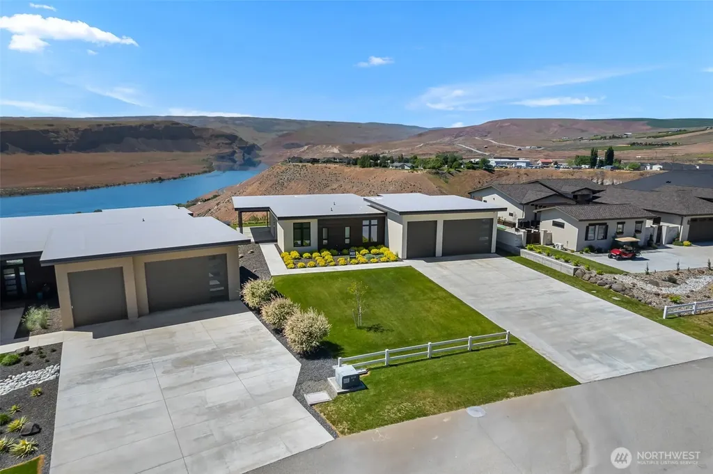 9665 Ridgeview Drive NW Quincy WA 98848