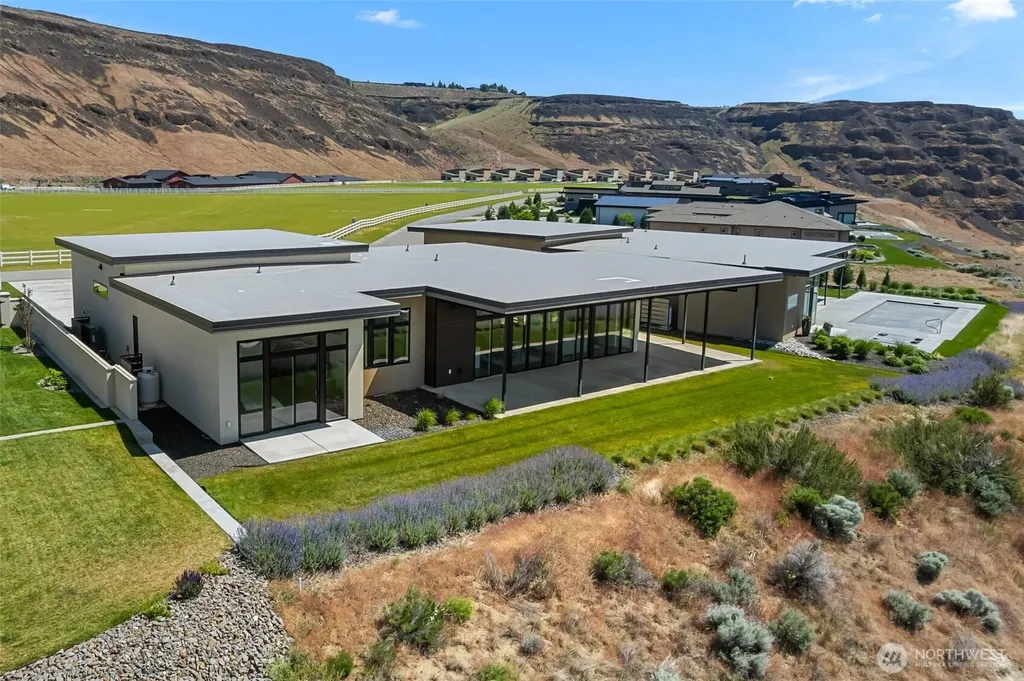 9665 Ridgeview Drive NW Quincy WA 98848