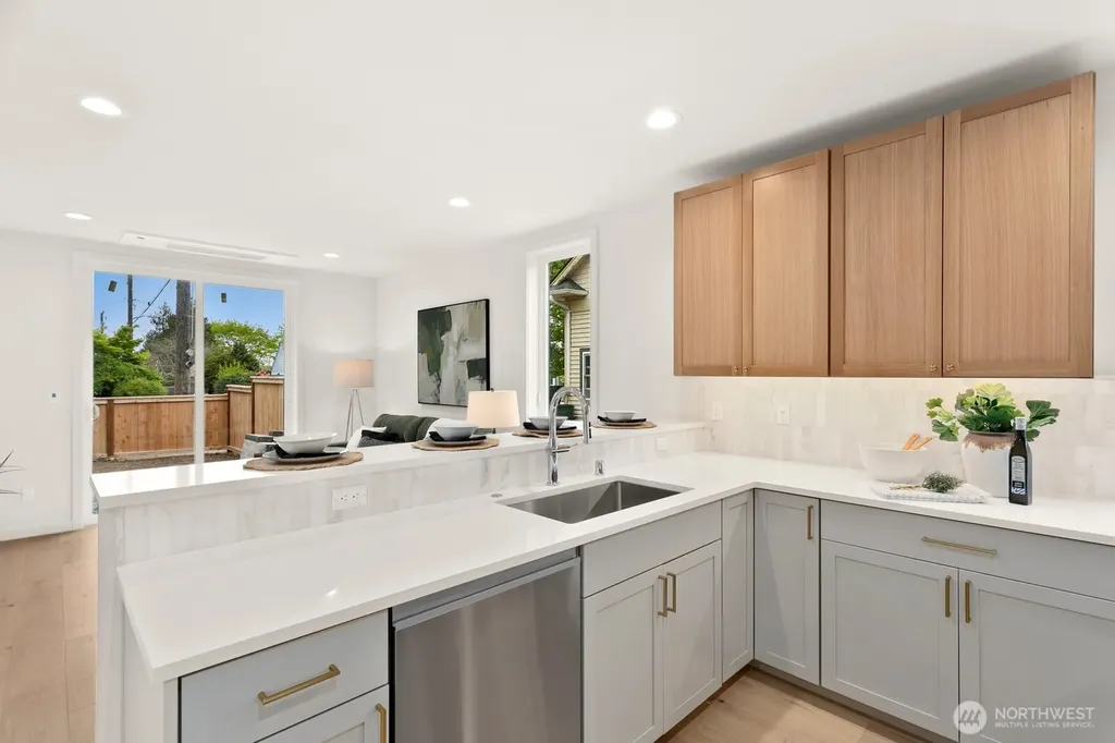2815 W Bertona Street Seattle WA 98199
