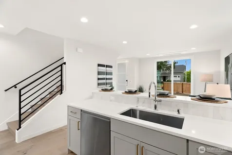 2815 W Bertona Street Seattle WA 98199