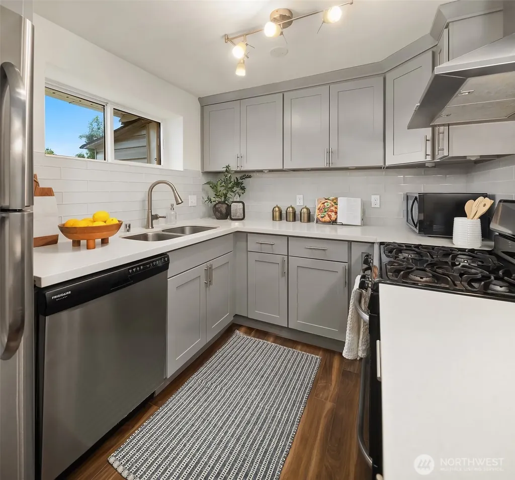 5702 239th Place SW Mountlake Terrace WA 98043
