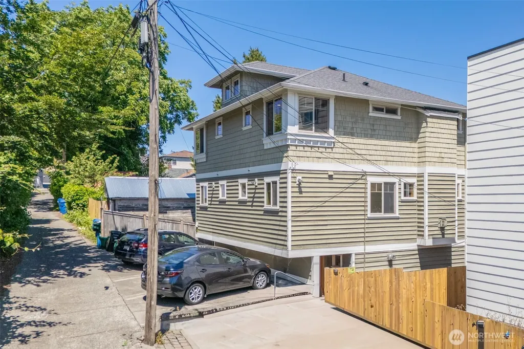 4105 Fremont Avenue N Seattle WA 98103
