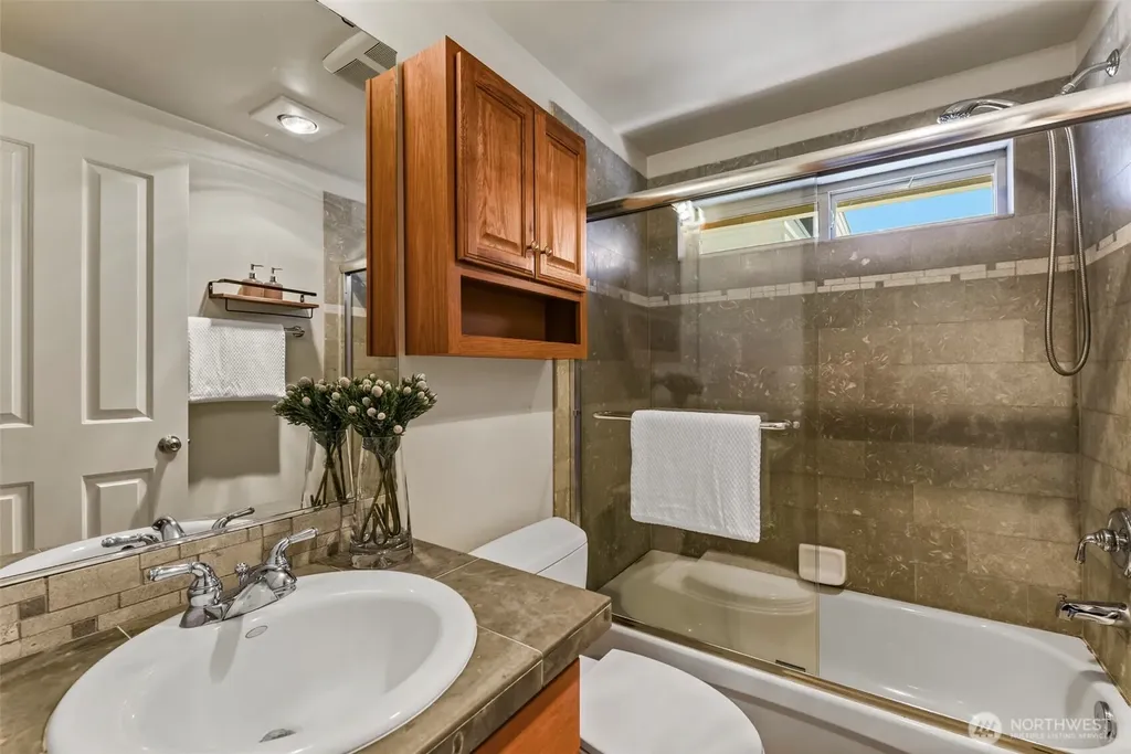 4105 Fremont Avenue N Seattle WA 98103