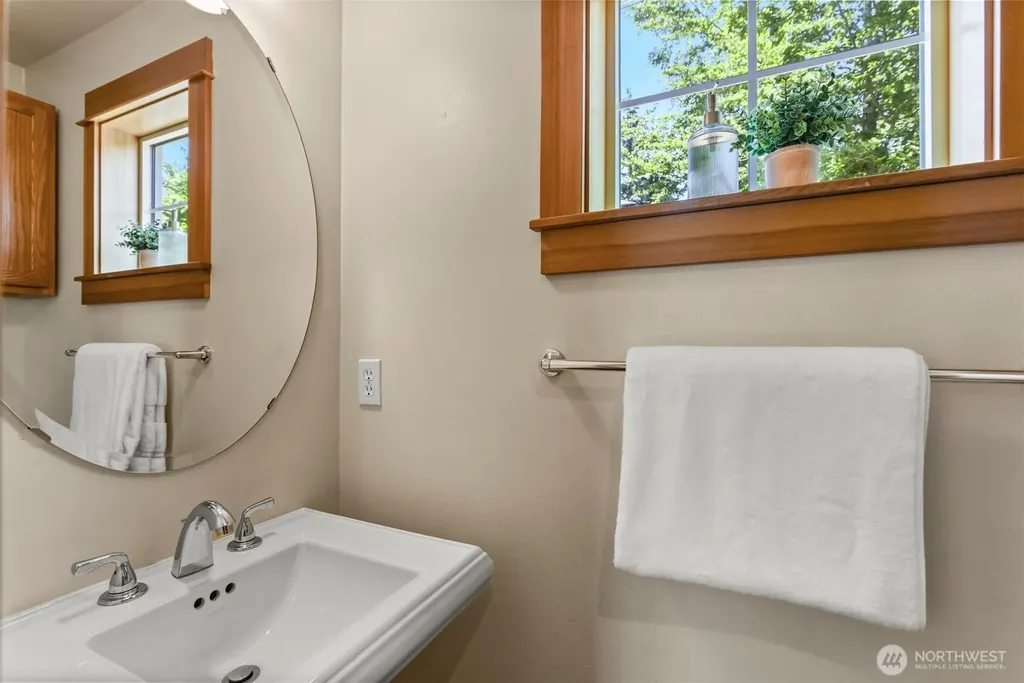 4105 Fremont Avenue N Seattle WA 98103