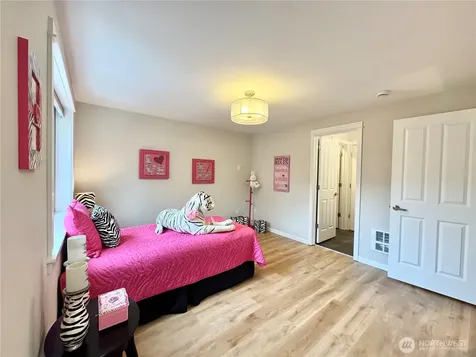 2138 N 113th Street Seattle WA 98133