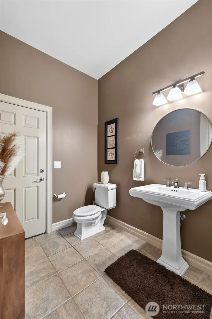 20208 Island Parkway East Lake Tapps WA 98391