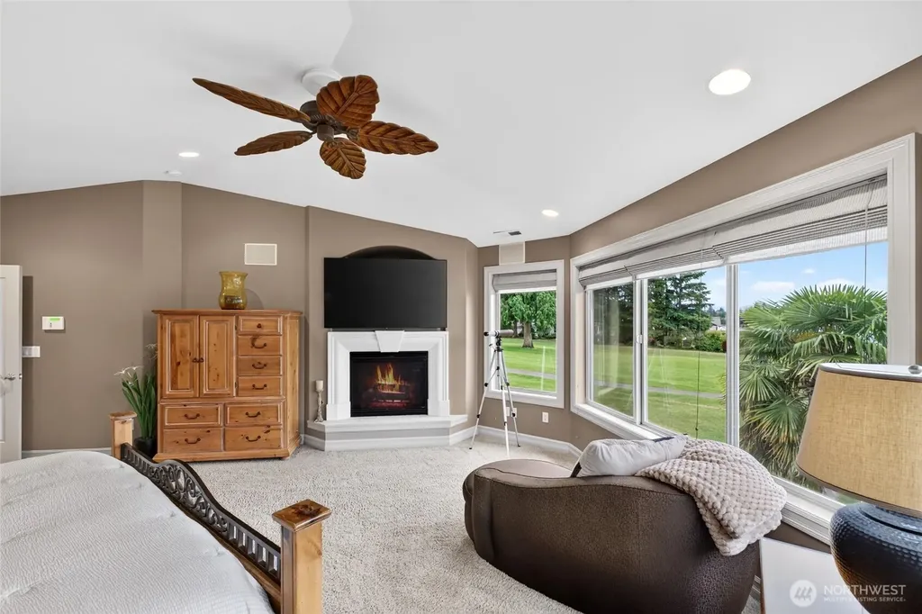 20208 Island Parkway East Lake Tapps WA 98391