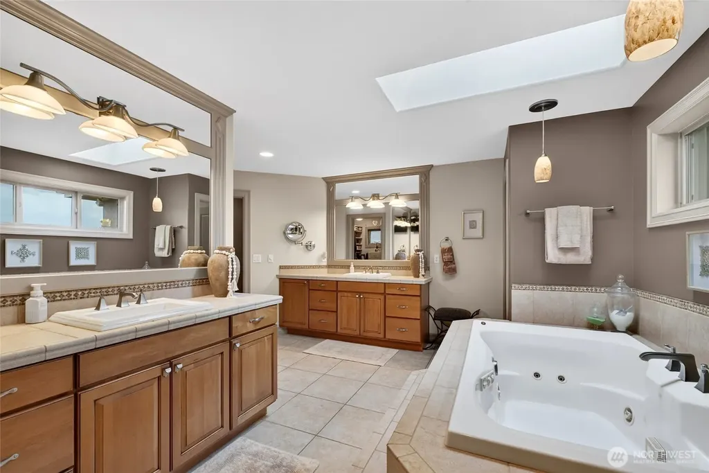 20208 Island Parkway East Lake Tapps WA 98391