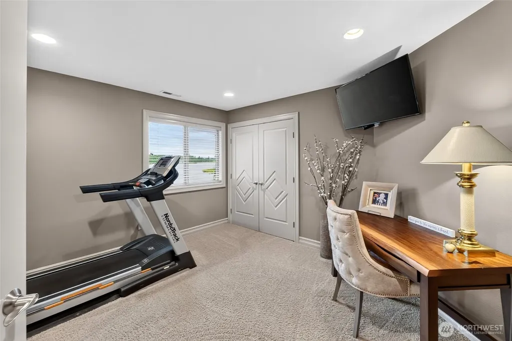 20208 Island Parkway East Lake Tapps WA 98391