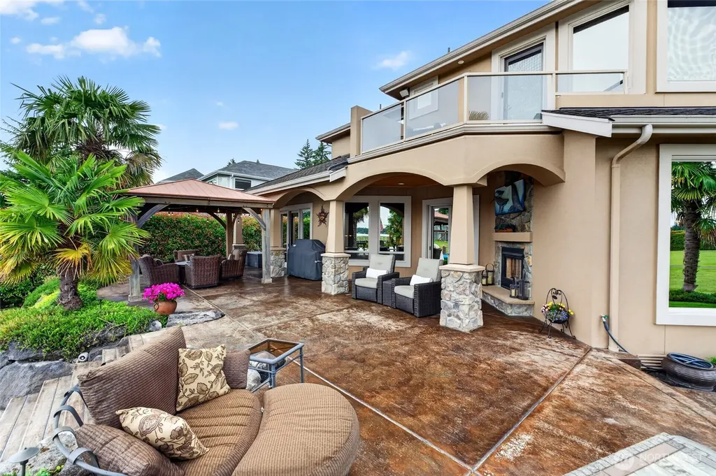 20208 Island Parkway East Lake Tapps WA 98391