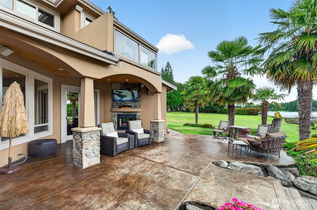 20208 Island Parkway East Lake Tapps WA 98391