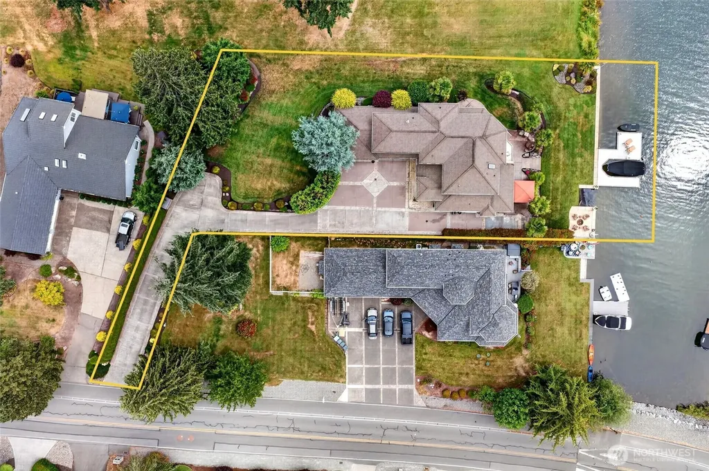 20208 Island Parkway East Lake Tapps WA 98391