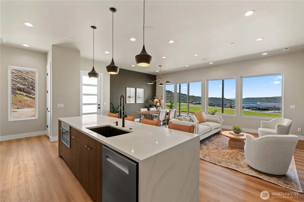 9604 Ridgeview Drive NW Quincy WA 98848