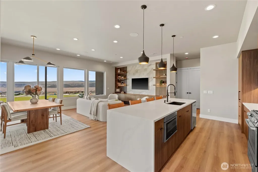 9604 Ridgeview Drive NW Quincy WA 98848