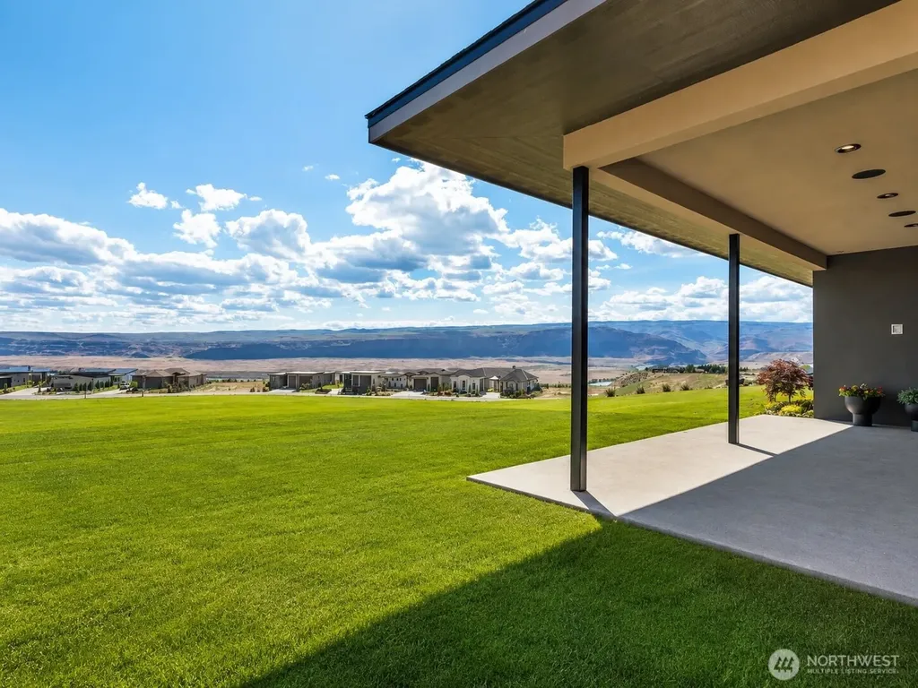 9604 Ridgeview Drive NW Quincy WA 98848