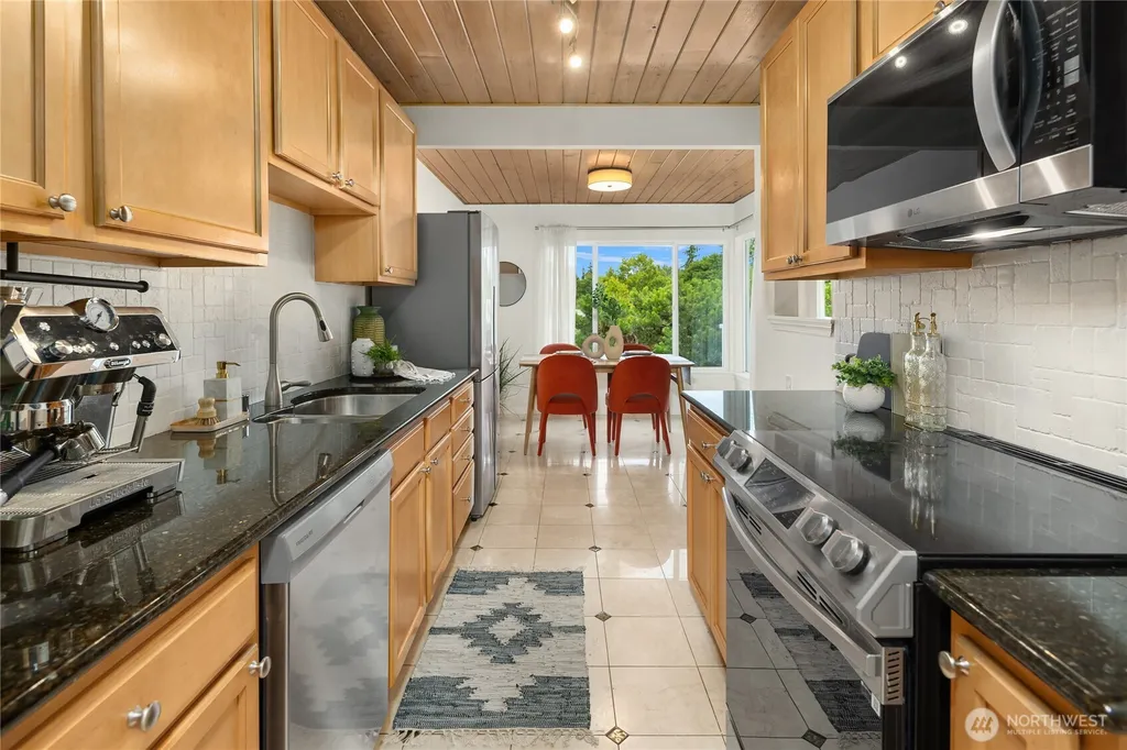 5249 40th Avenue NE Seattle WA 98105