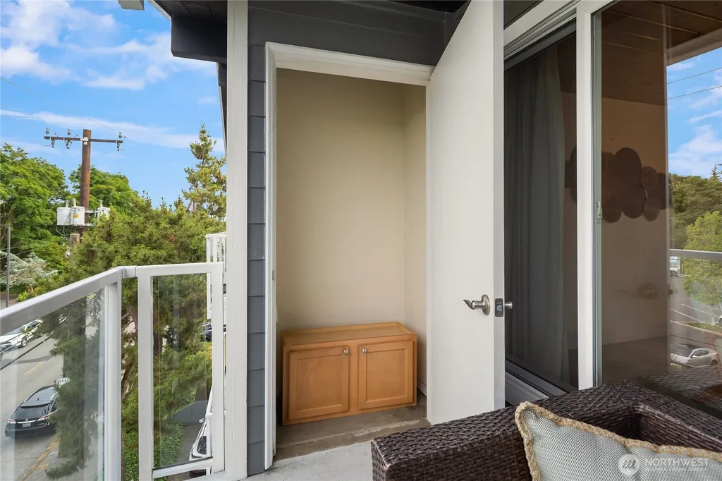 5249 40th Avenue NE Seattle WA 98105