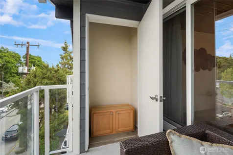 5249 40th Avenue NE Seattle WA 98105