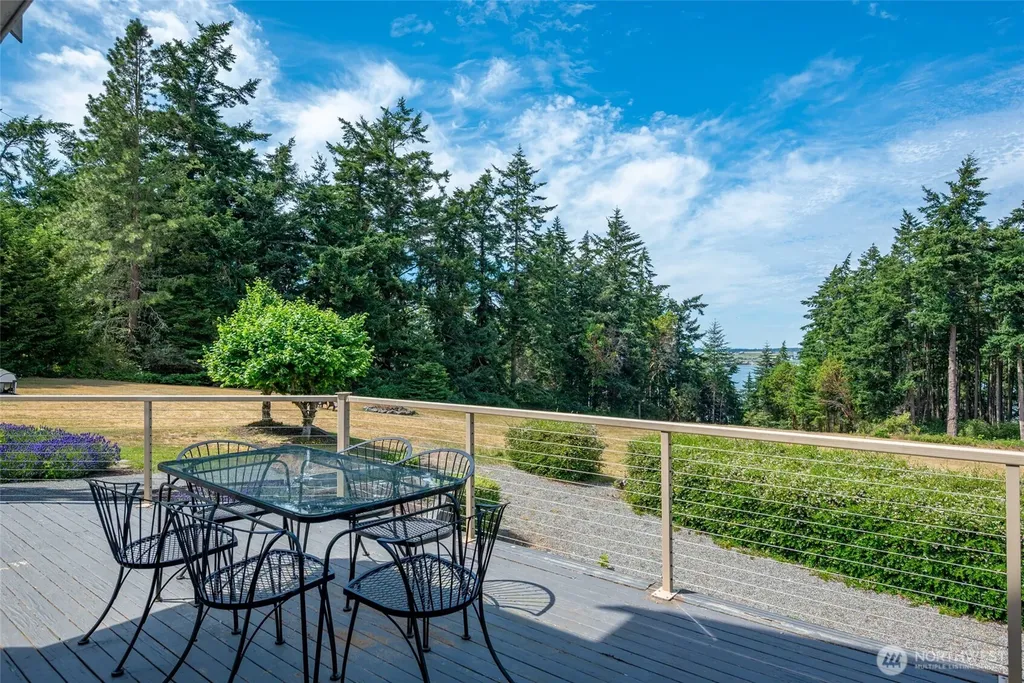 1646 Wind Dancer Place Coupeville WA 98239