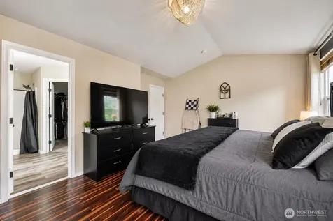 18026 75th Avenue E Puyallup WA 98375