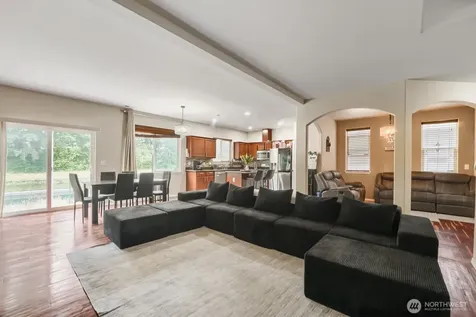 18026 75th Avenue E Puyallup WA 98375
