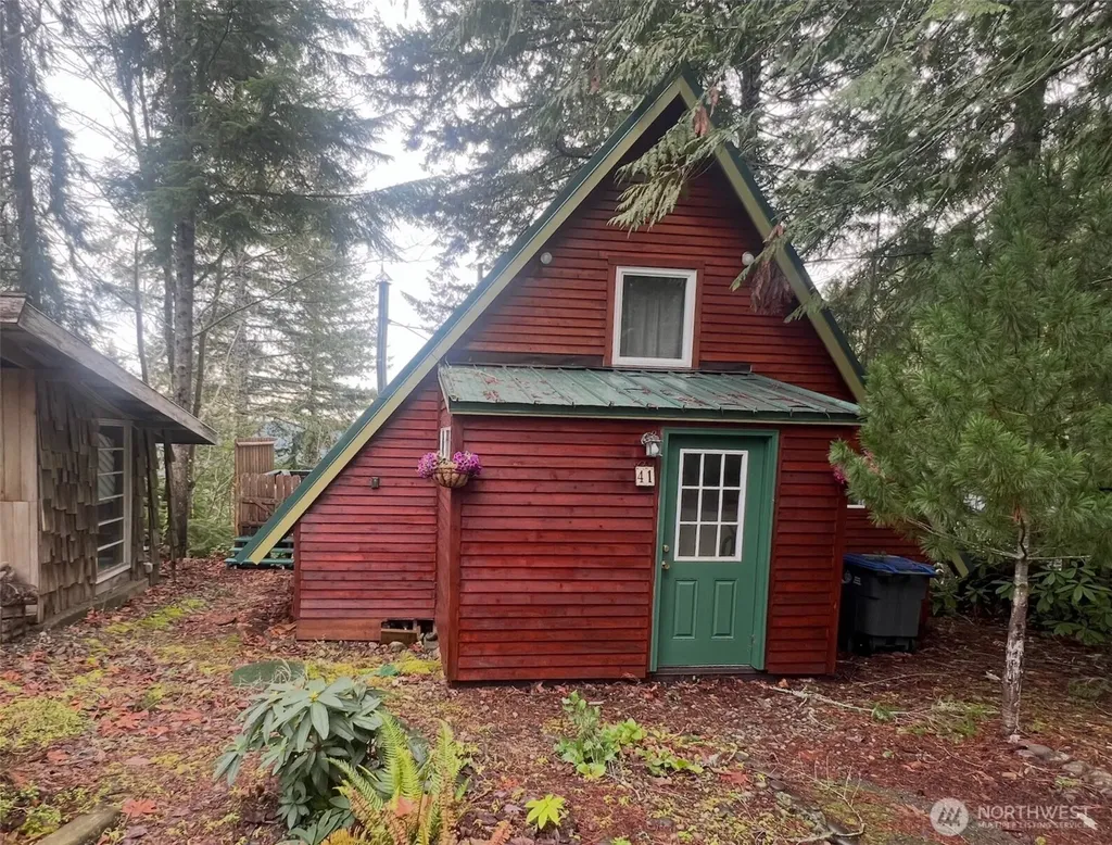 41 N Diamondhead Drive Lilliwaup WA 98555