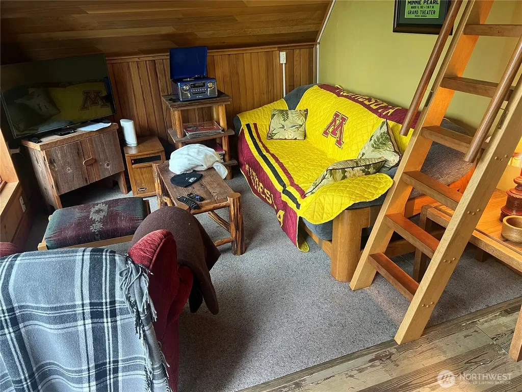 41 N Diamondhead Drive Lilliwaup WA 98555