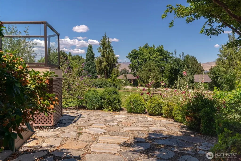 1310 Red Apple Road Wenatchee WA 98801