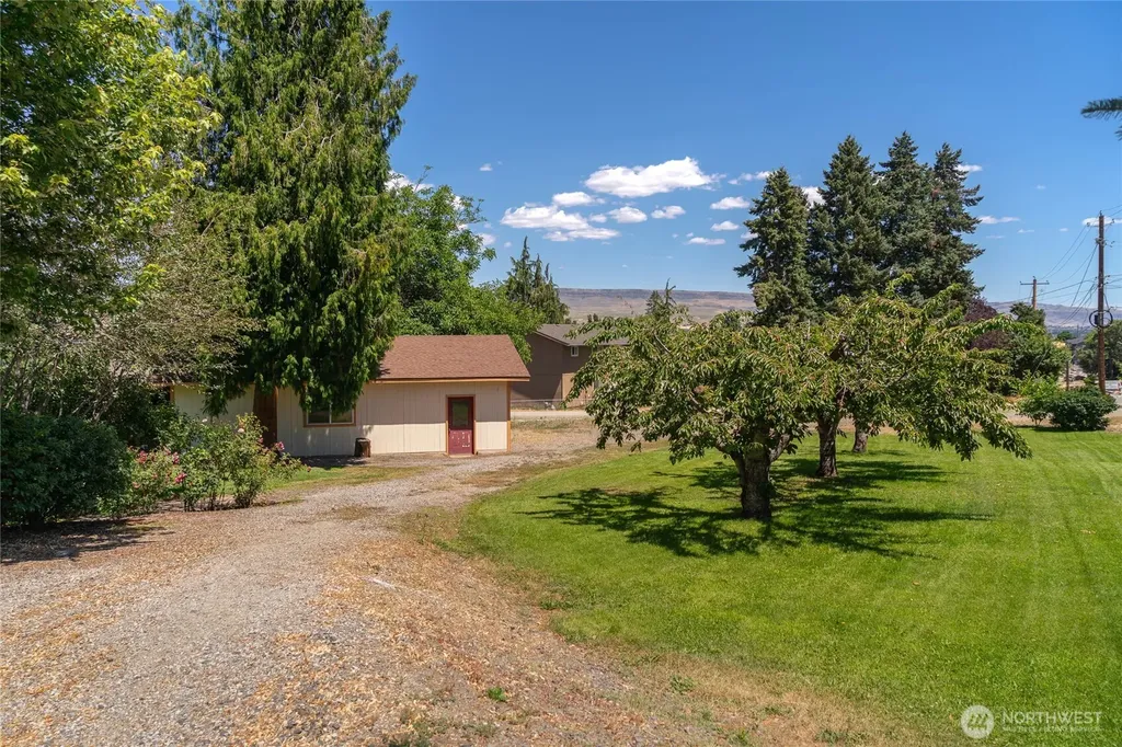 1310 Red Apple Road Wenatchee WA 98801
