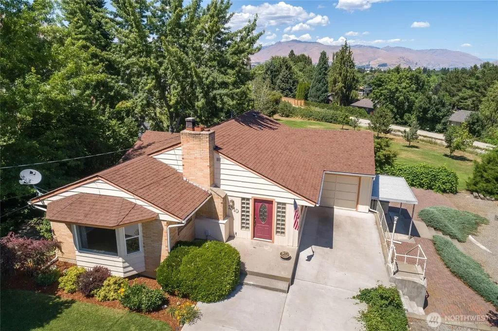 1310 Red Apple Road Wenatchee WA 98801