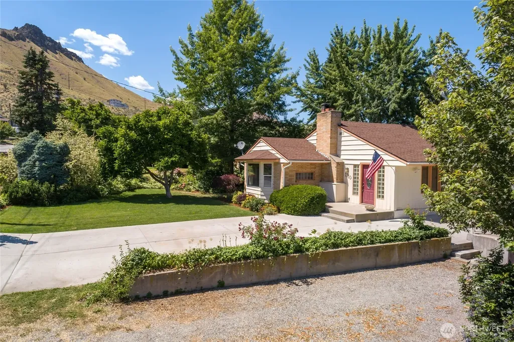 1310 Red Apple Road Wenatchee WA 98801