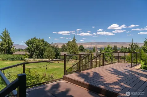 1310 Red Apple Road Wenatchee WA 98801