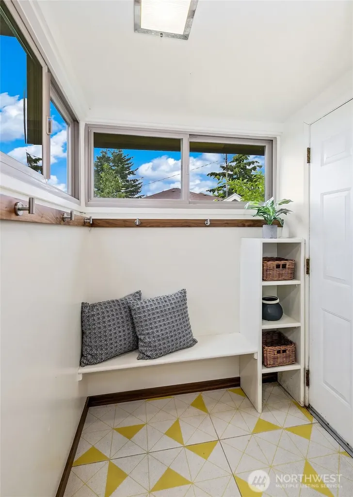 6533 38th Avenue SW Seattle WA 98126