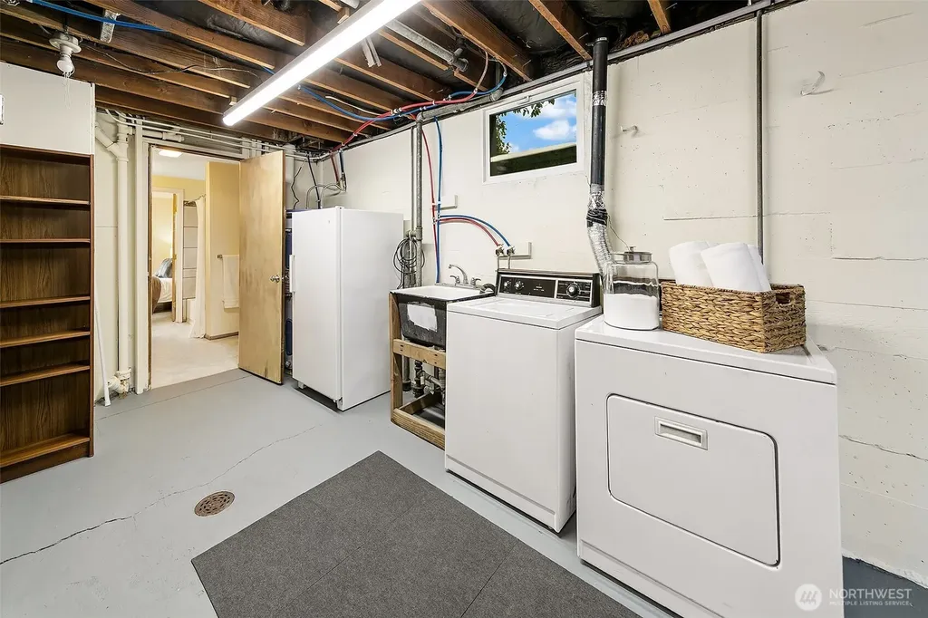 6533 38th Avenue SW Seattle WA 98126