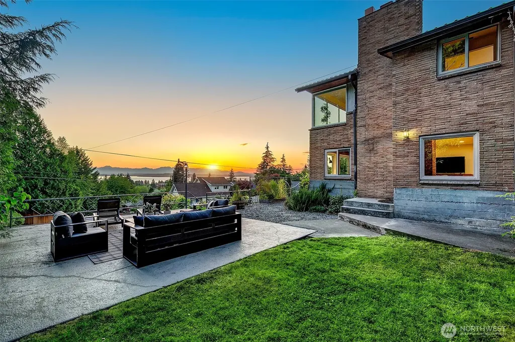 6533 38th Avenue SW Seattle WA 98126