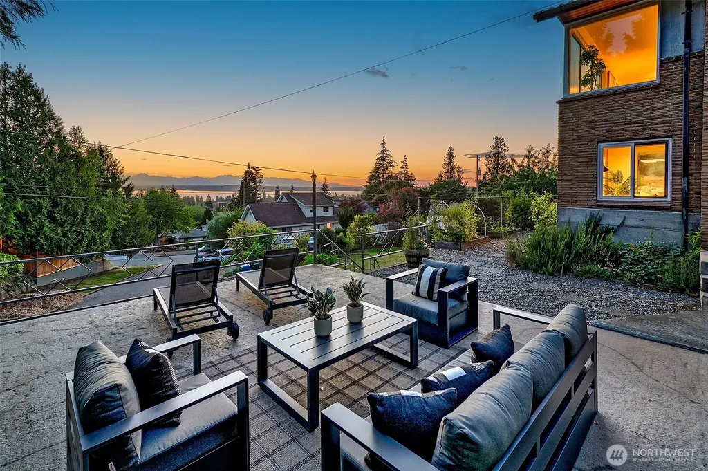 6533 38th Avenue SW Seattle WA 98126