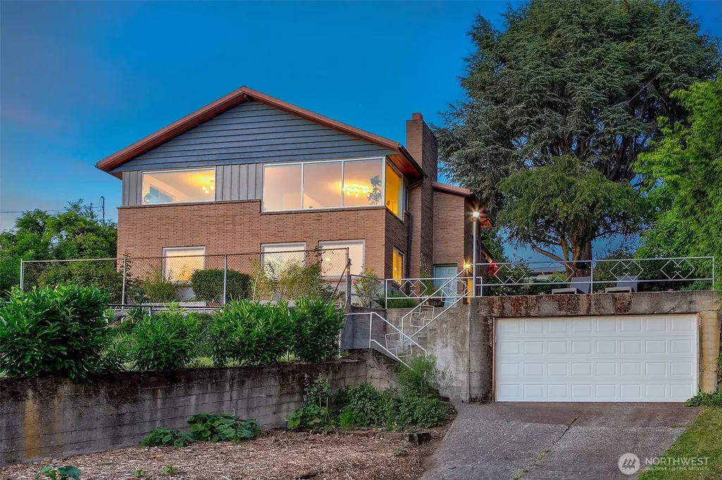 6533 38th Avenue SW Seattle WA 98126