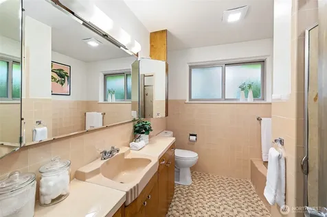 6533 38th Avenue SW Seattle WA 98126