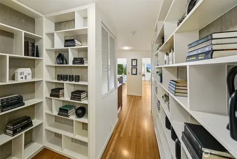6533 38th Avenue SW Seattle WA 98126