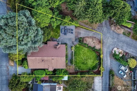 6533 38th Avenue SW Seattle WA 98126