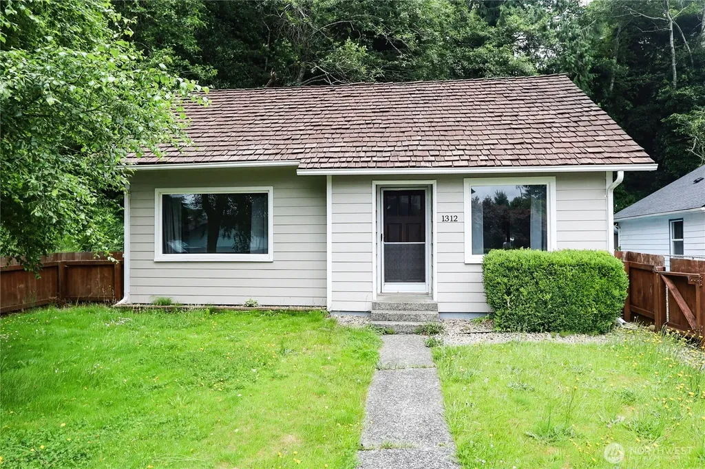 1312 E Summit Street Aberdeen WA 98520