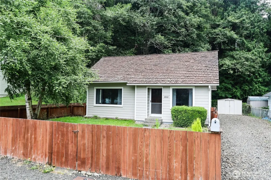 1312 E Summit Street Aberdeen WA 98520