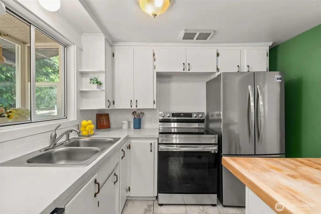 1248 S 129th Street Burien WA 98168